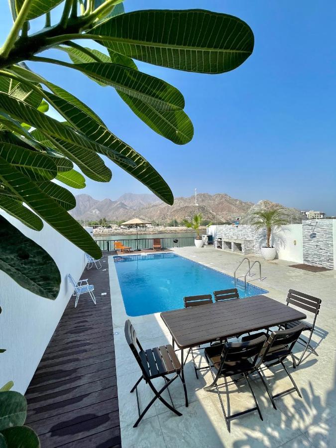 Iconic 4-Bedroom Villa With Pool In Fujairah Palm Kültér fotó