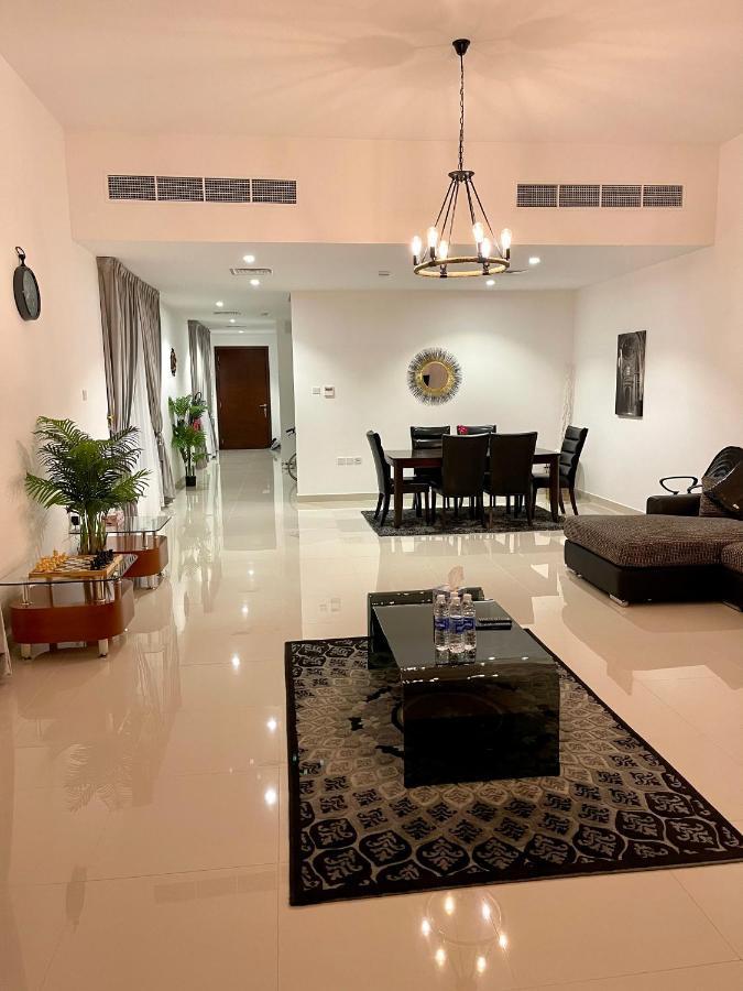 Iconic 4-Bedroom Villa With Pool In Fujairah Palm Kültér fotó