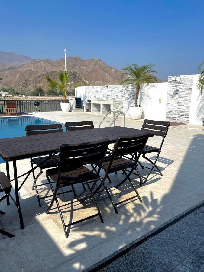 Iconic 4-Bedroom Villa With Pool In Fujairah Palm Kültér fotó