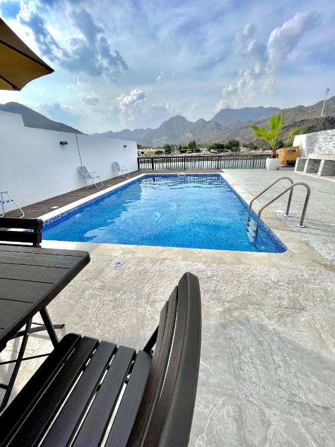 Iconic 4-Bedroom Villa With Pool In Fujairah Palm Kültér fotó