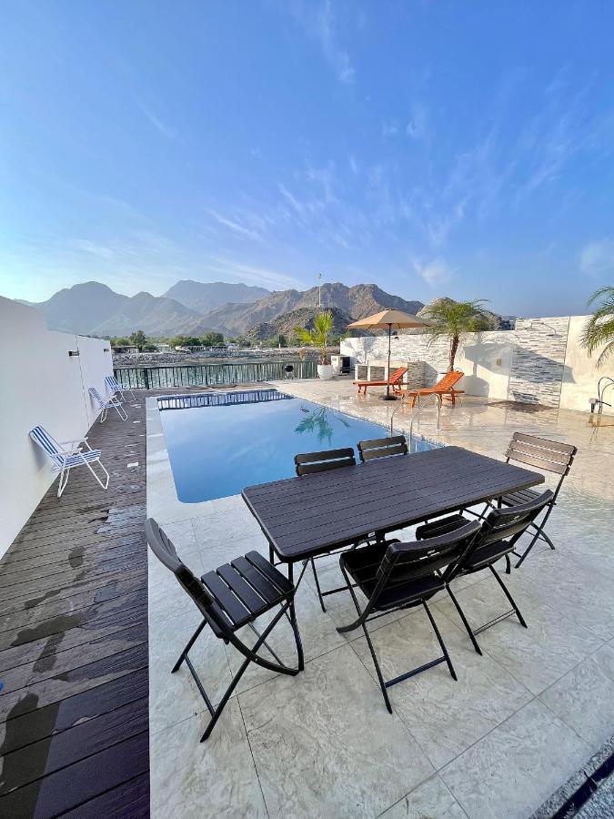 Iconic 4-Bedroom Villa With Pool In Fujairah Palm Kültér fotó