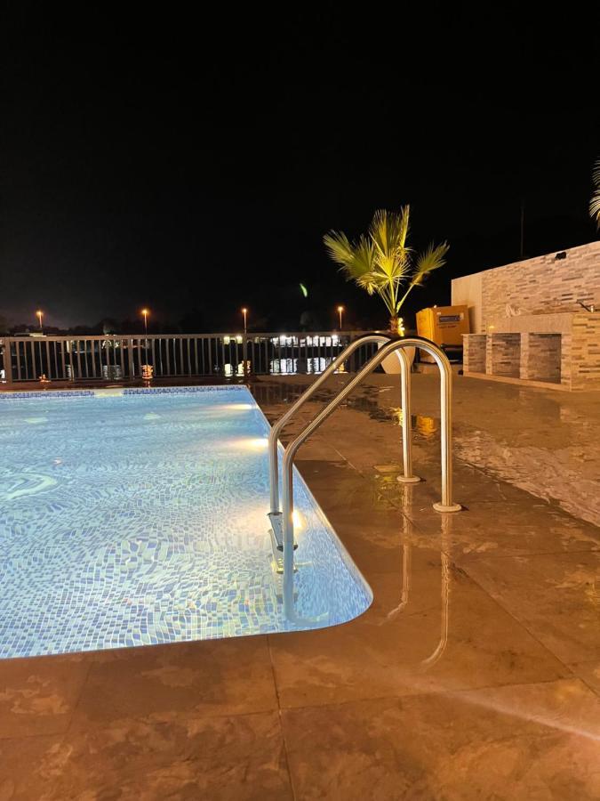 Iconic 4-Bedroom Villa With Pool In Fujairah Palm Kültér fotó